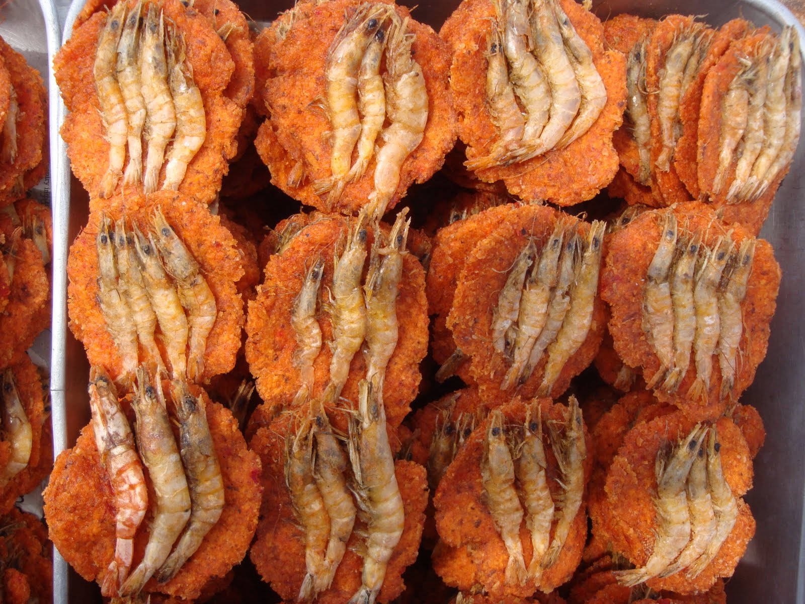 <br/>4 Shrimp wades made with orange lentils and rice flour fried in coconut oil to get that rich crunchy flavour.<br/><br/>Ingredients<br/>Shrimps, Orange lentils(dhal), Rice flour, Coconut oil, Turmeric powder, Chilli flakes, Salt